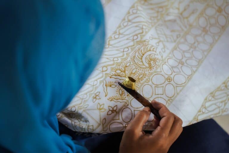 Atelier de fabrication d'un batik