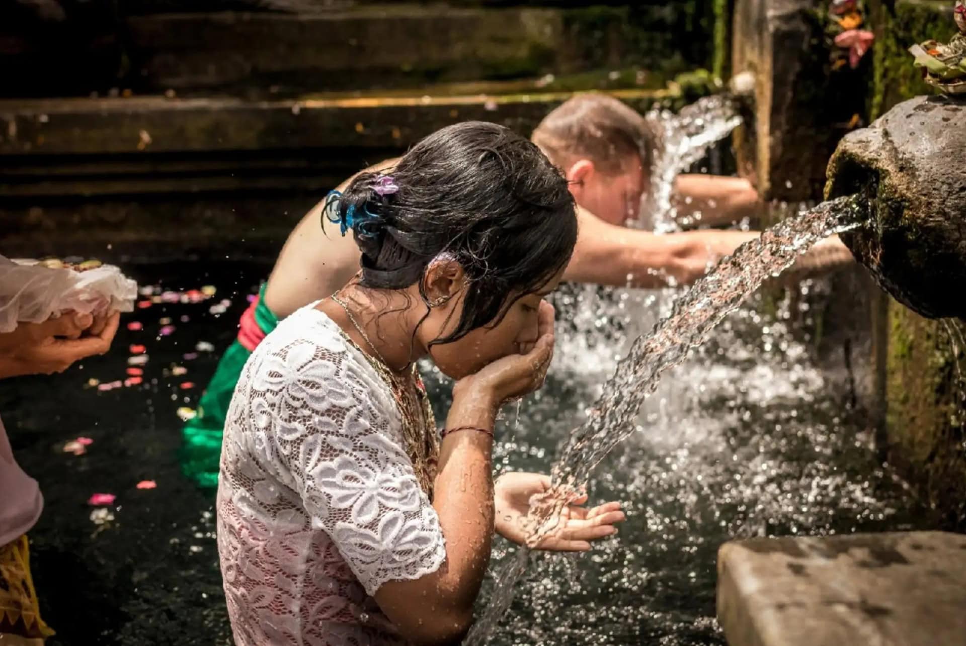 purification au temple de eau pres de ubud purification au temple de eau pres de ubud