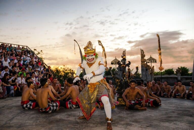 Temple d'Uluwatu : spectacle de danse Kecak