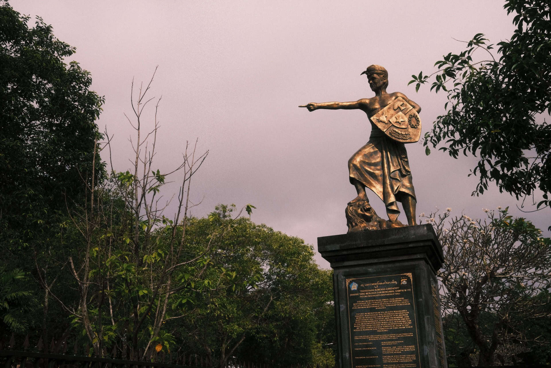 statue bajra sandhi