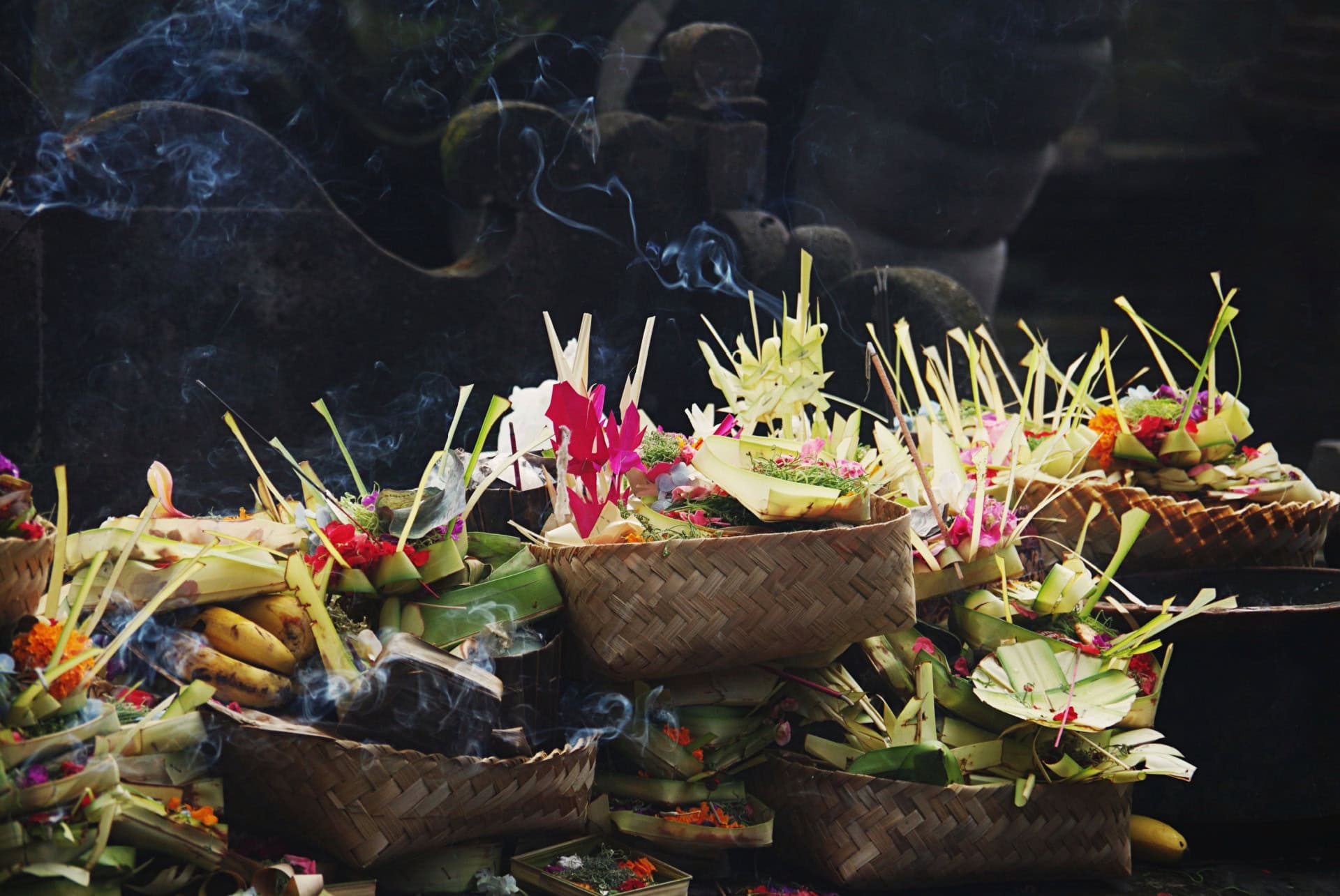 offrandes temple tirta empul visiter bali gratuitement offrandes temple
