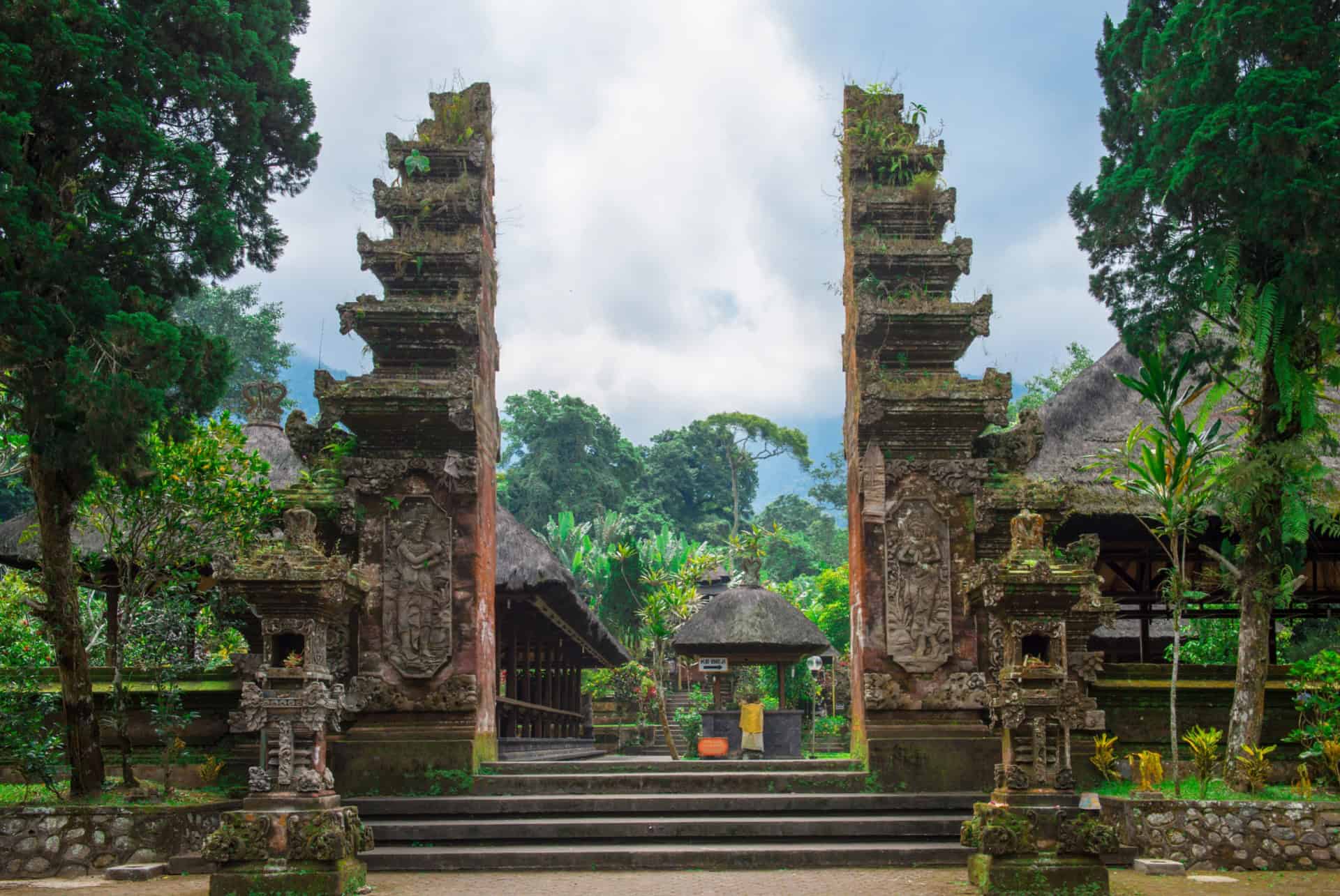 visiter le temple luhur batukaru