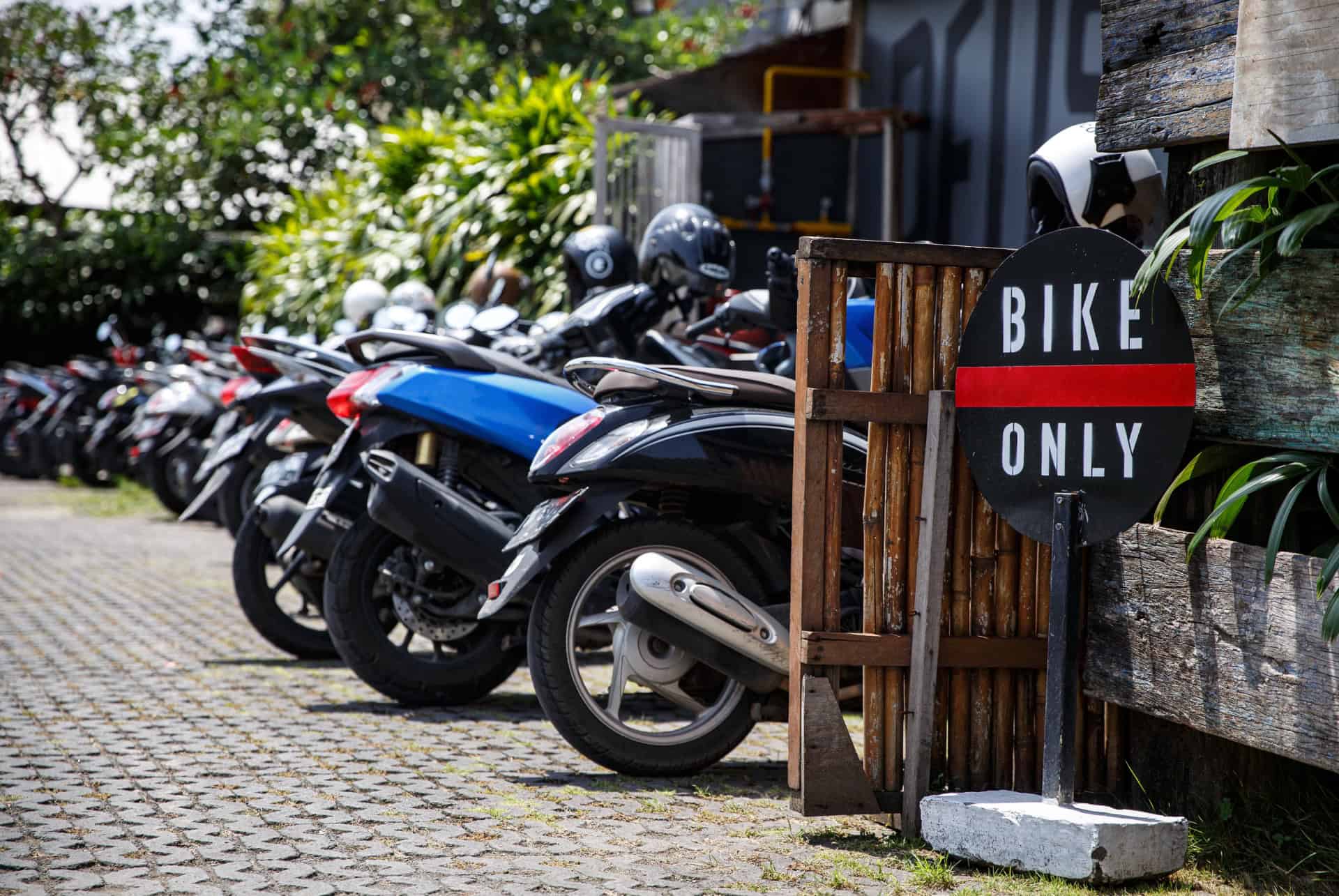location de scooter bali parking